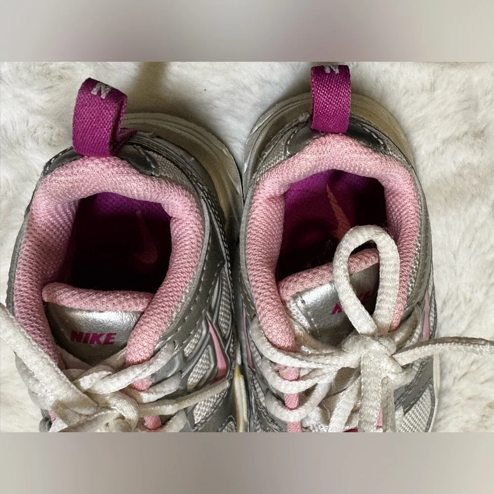Nike‎ Toddler Sneakers Size 3C Silver & Pink